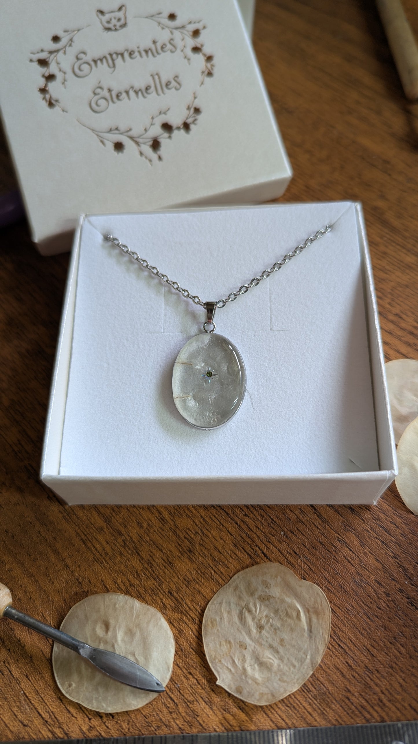 Collier Monnaie du pape & étoile verte